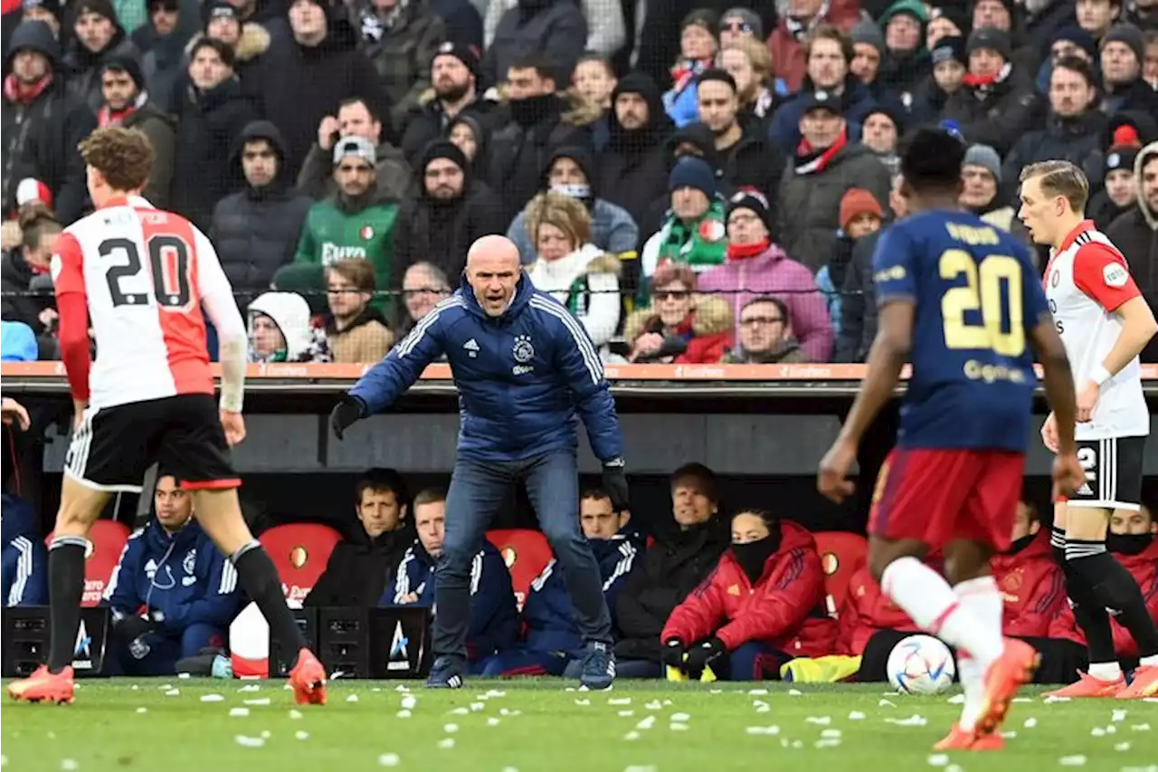 Feyenoord laat Ajax en trainer Schreuder ontsnappen in bloedstollende Klassieker