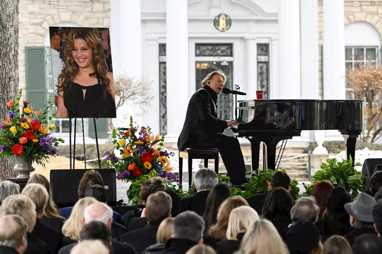 Mourners bid farewell to Lisa Marie Presley