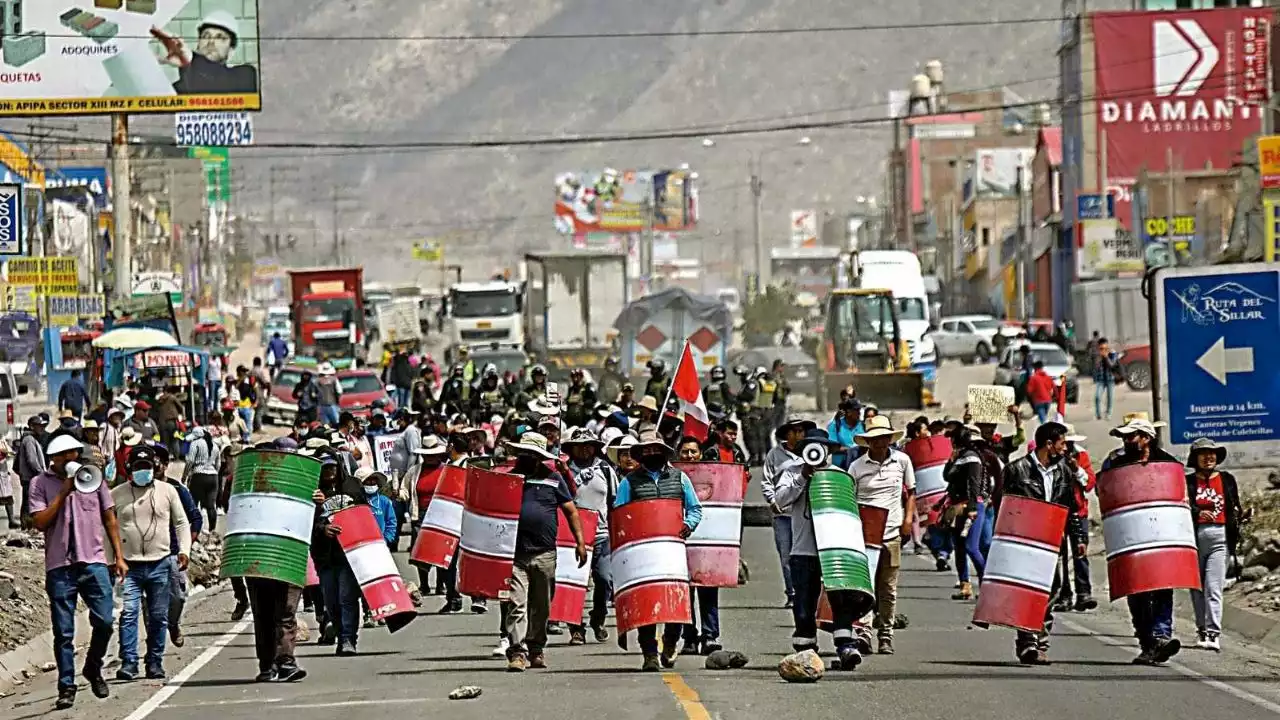 Perú: Manifestaciones, represión… y una presidenta acusada de genocidio