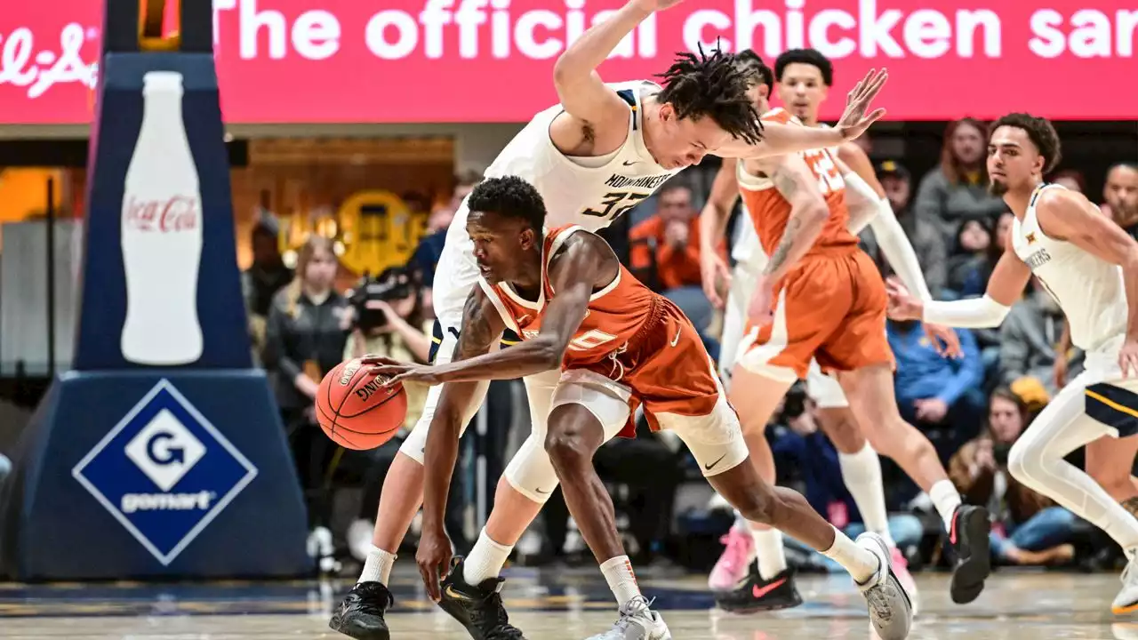 Carr's strong 2nd half lifts No. 7 Texas over West Virginia