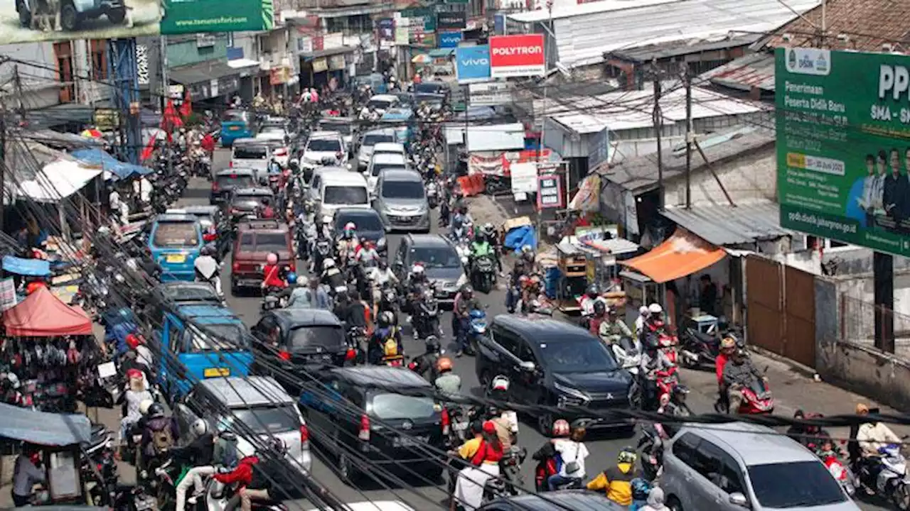 Ada Ganjil Genap, Jalur Puncak Tetap Padat Saat Libur Imlek