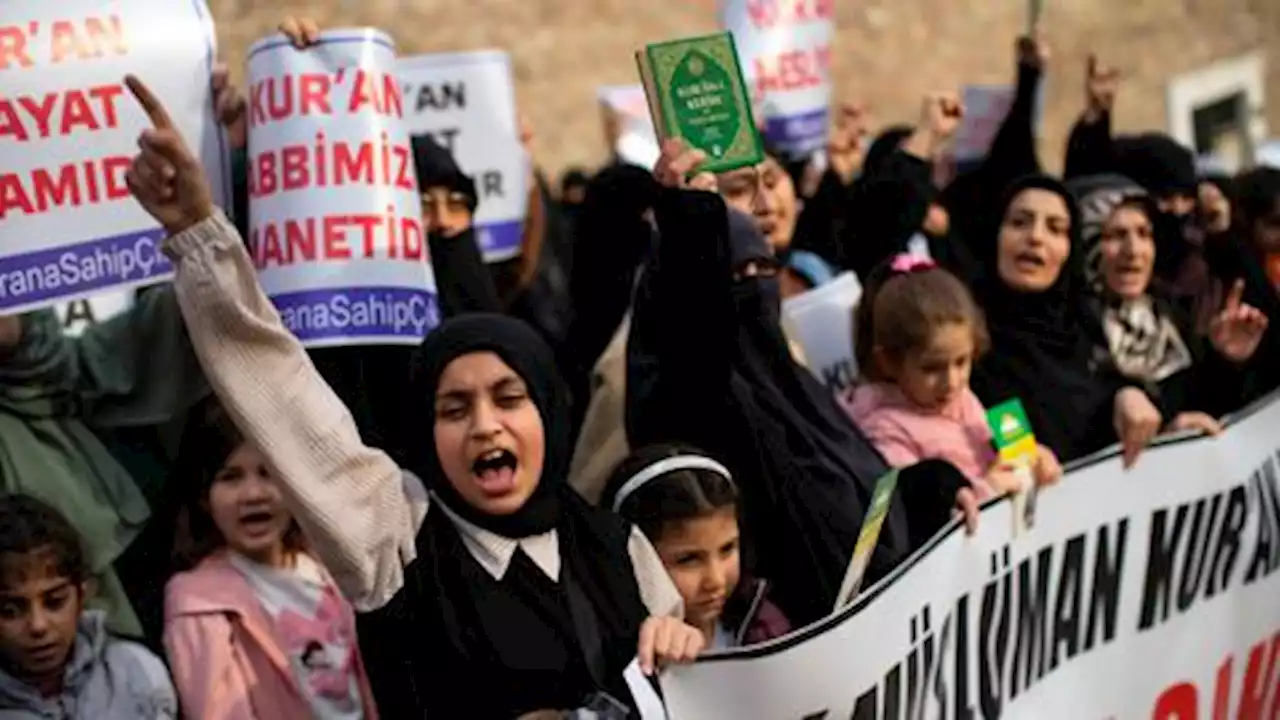 Hundreds protest outside Swedish Consulate in Istanbul over Quran burning