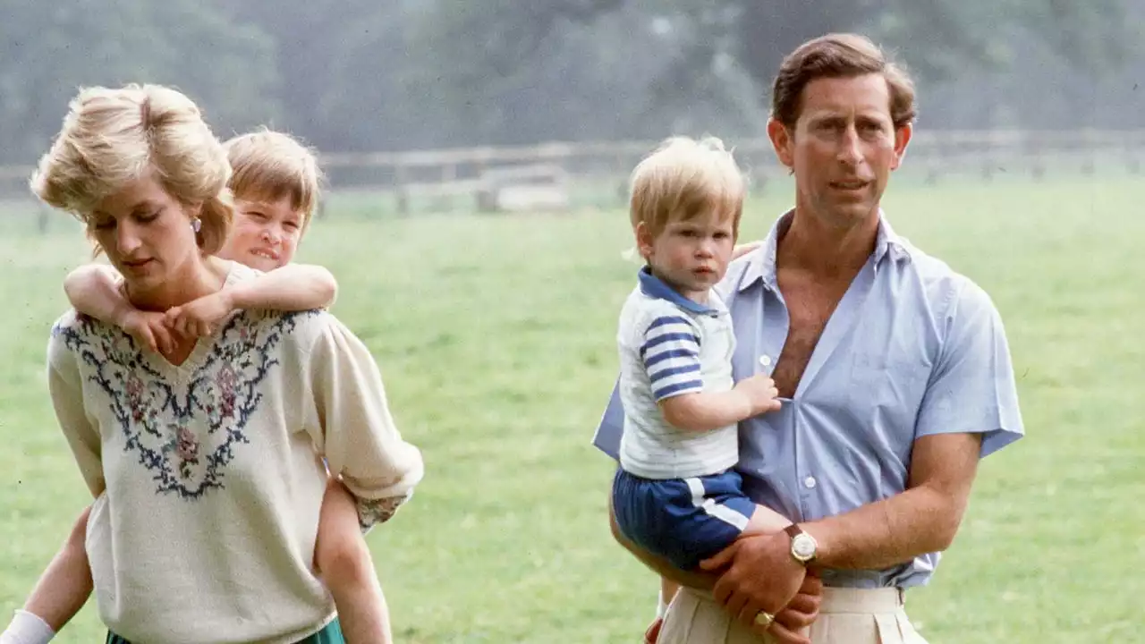 Harry bambino e il rapporto con papà Carlo (tra luci e ombre)