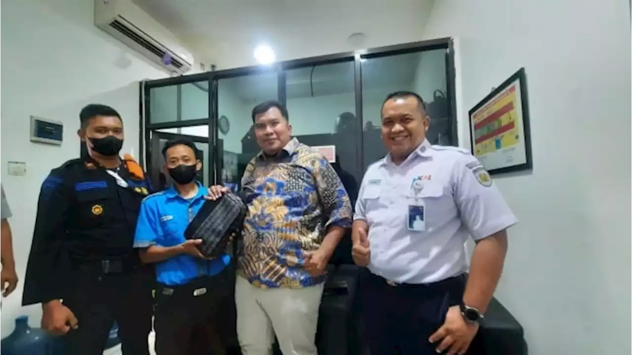 Cleaning Service Kembalikan Tas Berisi Uang Rp 44 Juta yang Tertinggal di Stasiun Tugu