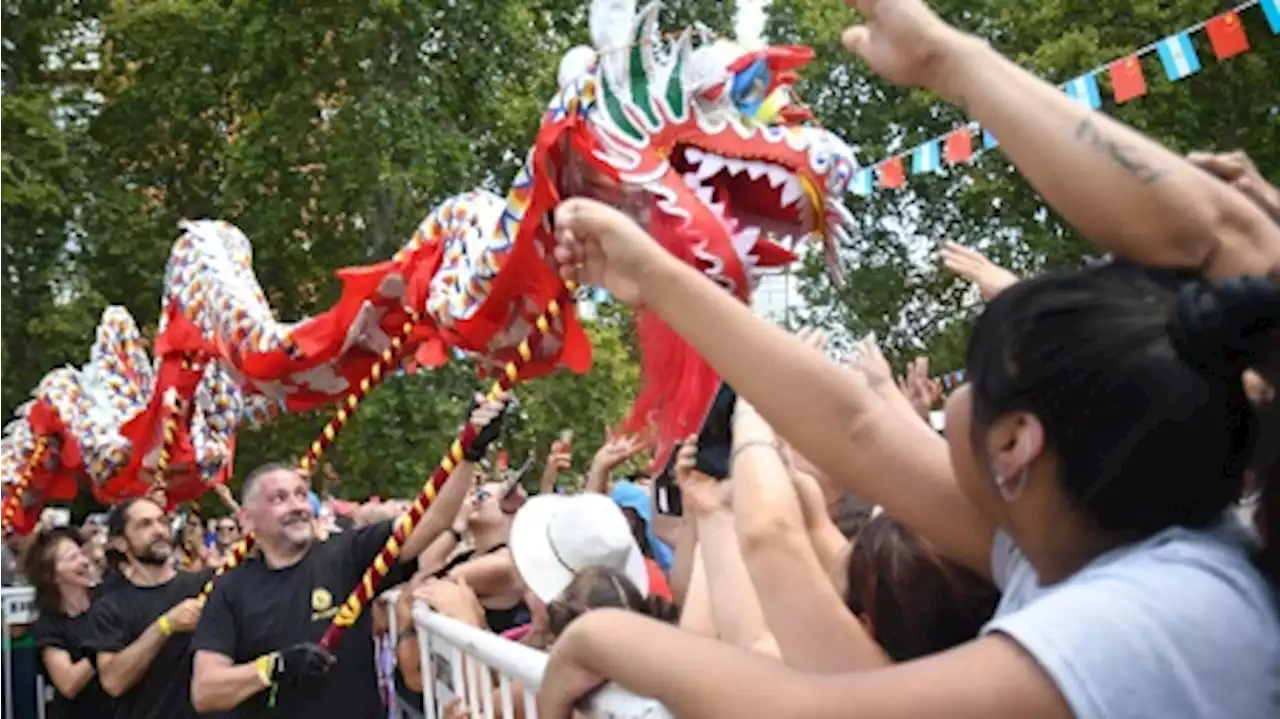 La comunidad china celebró el Año Nuevo con danzas y comida tradicional