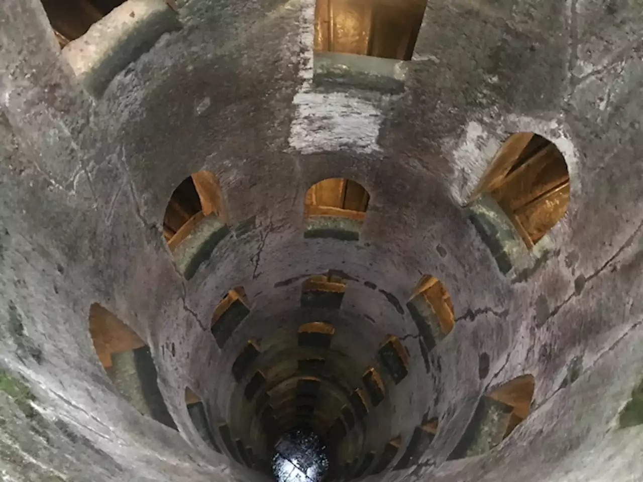 A San Valentino la luna nel Pozzo S. Patrizio di Orvieto - ViaggiArt