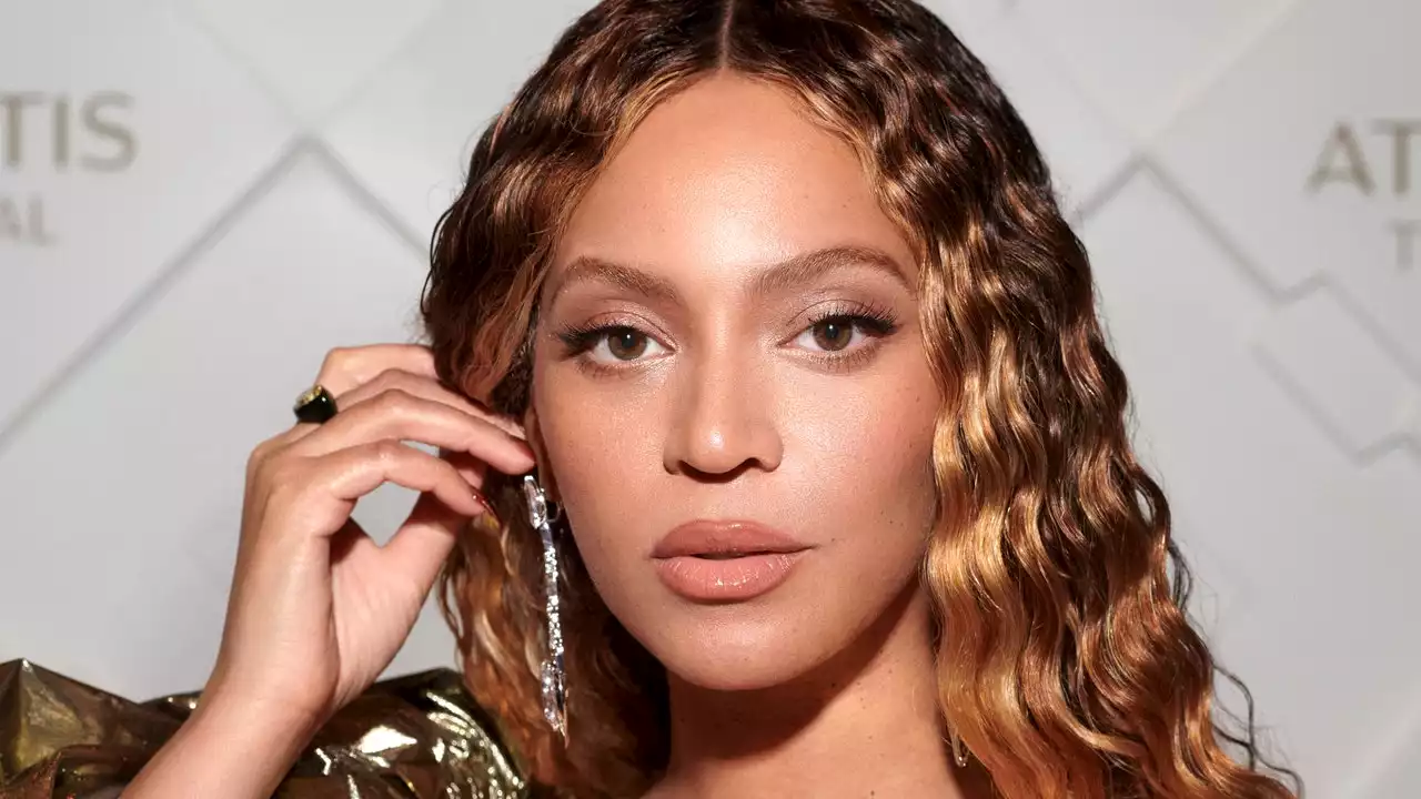 Beyoncé Wore $13 False Lashes for Her First Concert In Years