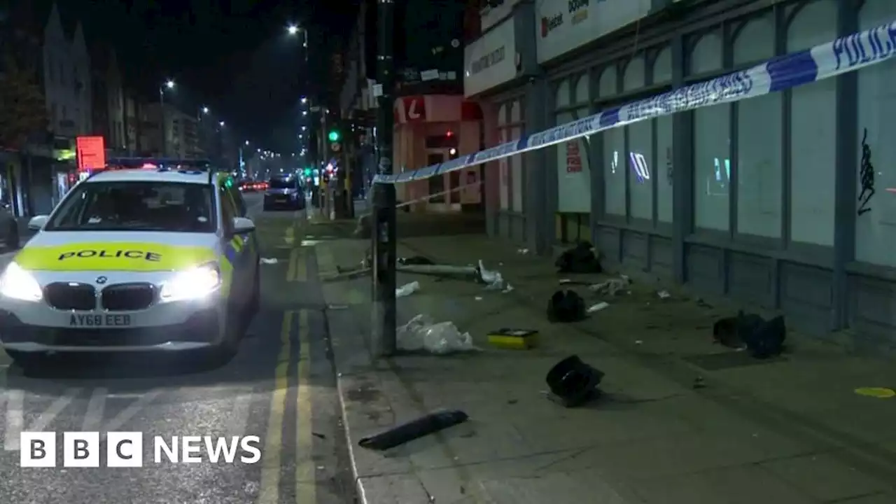 Harringay: Six pedestrians injured in hit and run