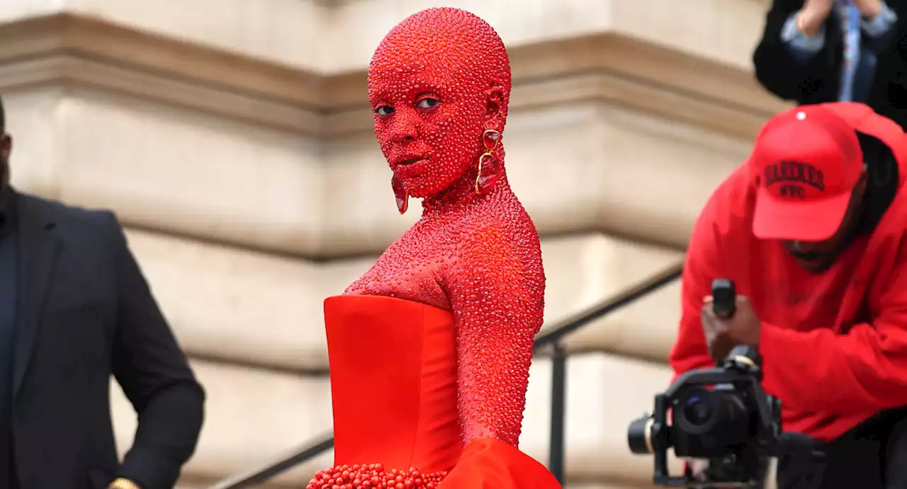 Doja Cat Covered Herself in 30,000 Swarovski Crystals for Schiaparelli's Spring 2023 Haute Couture Show