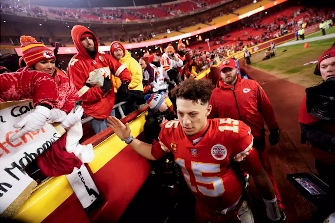 AP source: Chiefs' Mahomes sustained high ankle sprain