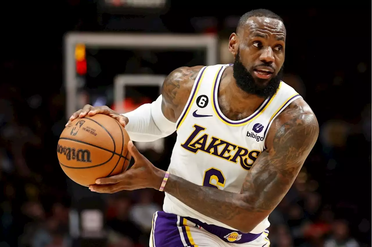 Lakers top Blazers in stunning comeback from down 25 points