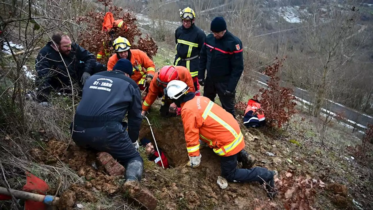 [VIDEO] Tarn : les pompiers sauvent un chien coincé à plus de 60 mètres dans une buse