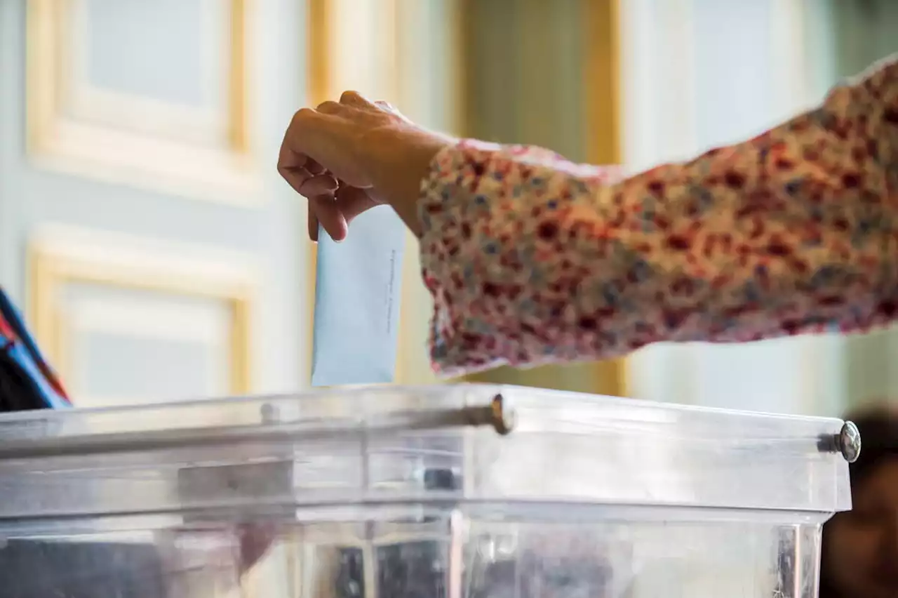 Elections partielles : un macroniste face à la Nupes en Charente, le RN en force dans la Marne