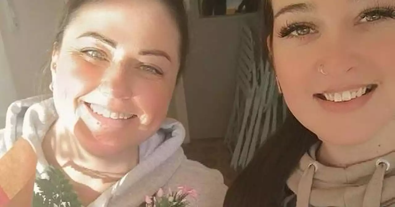 Mum given flowers in random act of kindness only days after losing her husband