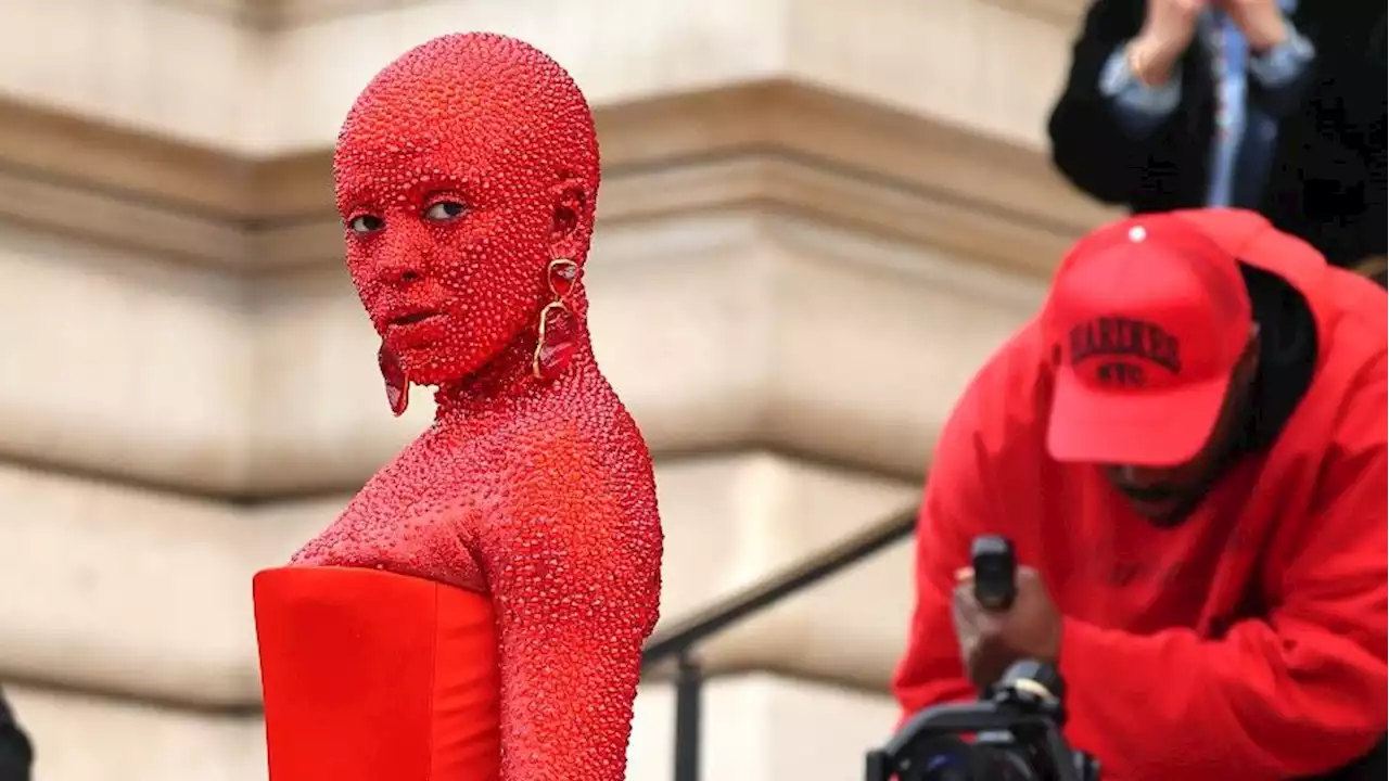 Doja Cat Was Unrecognizable In 30,000 Red Swarovski Crystals at Schiaparelli's Show