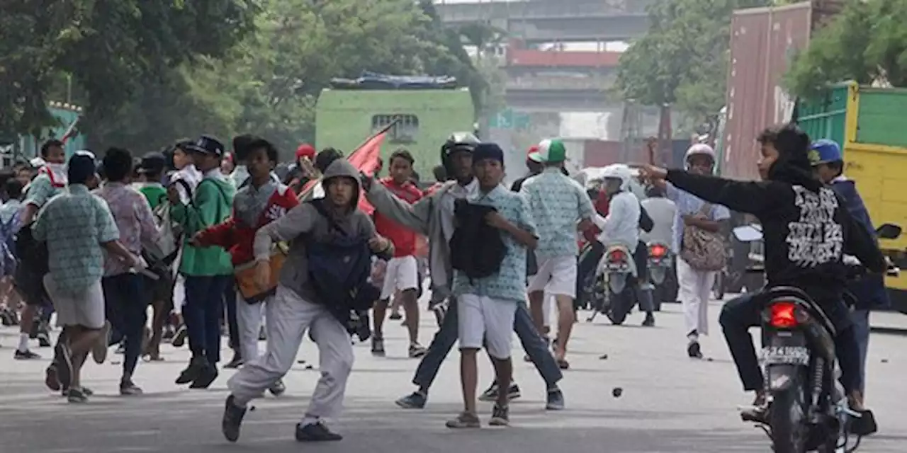 Polisi Tangkap 14 Pelaku Tawuran Tewaskan Remaja di Bekasi | merdeka.com