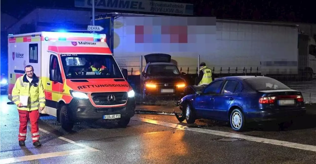 18-Jähriger übersieht anderes Auto: Acht Verletzte bei Unfall in Vilsbiburg