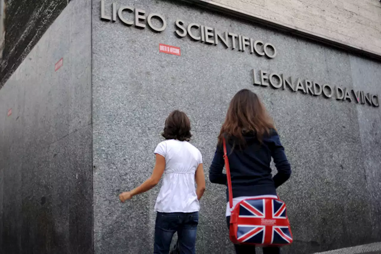 Spray al peperoncino,tensione a festa fuori da liceo a Milano - Notizie