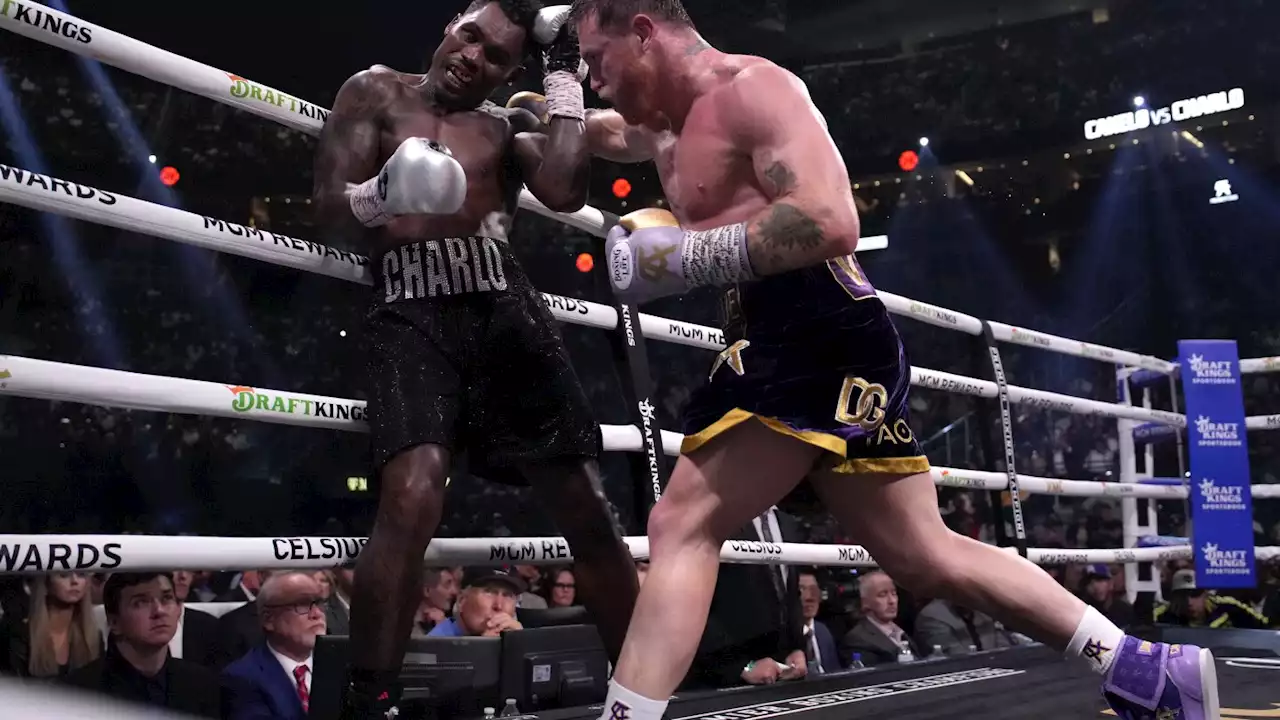 Alvarez thoroughly dominates Charlo to win by unanimous decision