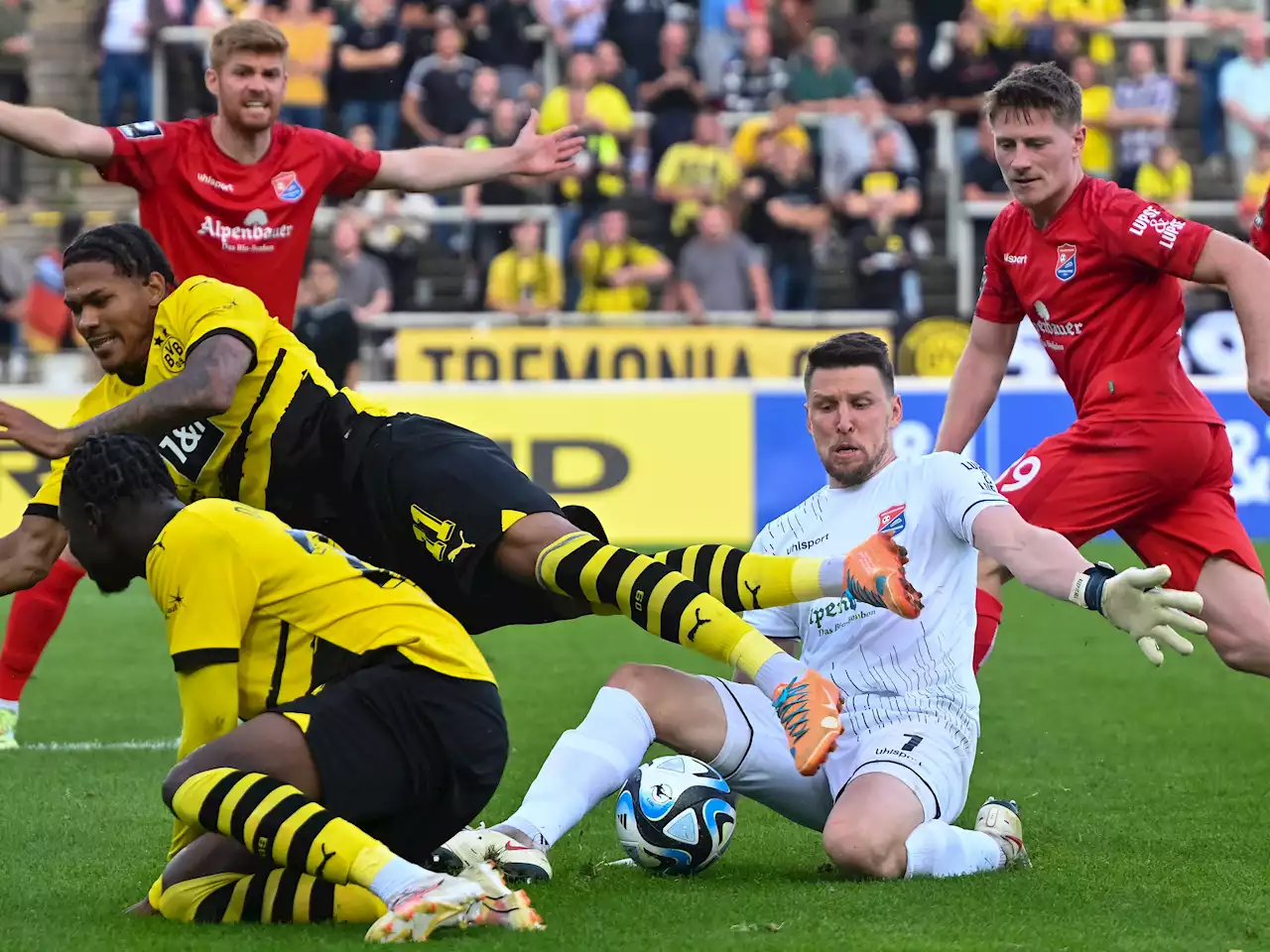 Jubel nach Fehlstart: Haching kämpft sich gegen BVB II zurück