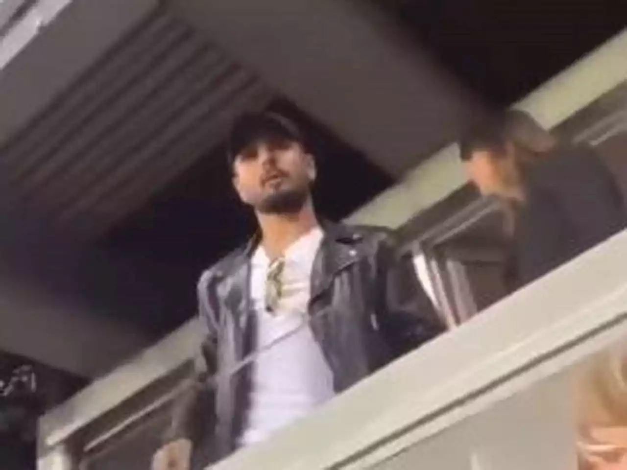 Insigne litiga in tribuna con un tifoso, la moglie lo porta via dallo stadio