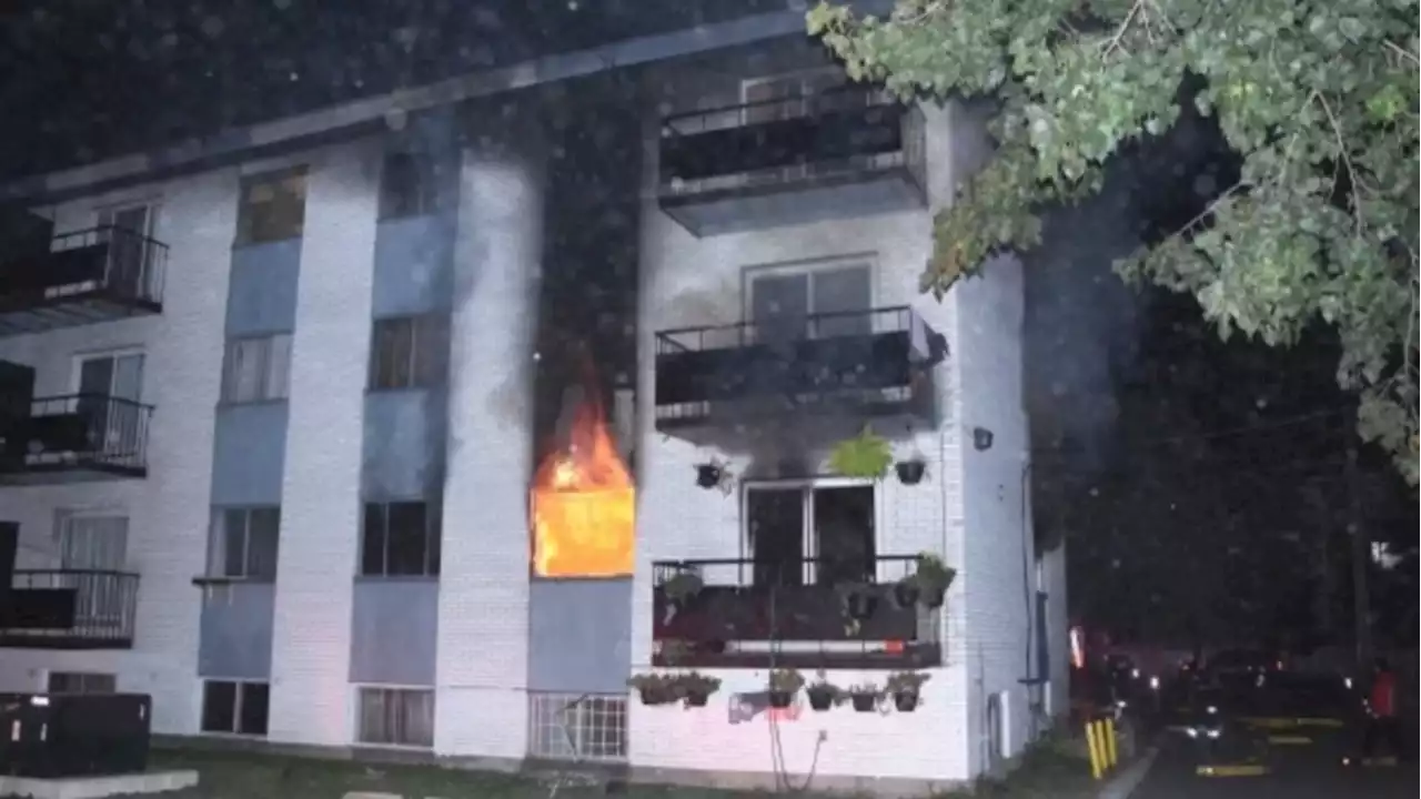 Ottawa firefighters douse apartment fire in Vanier