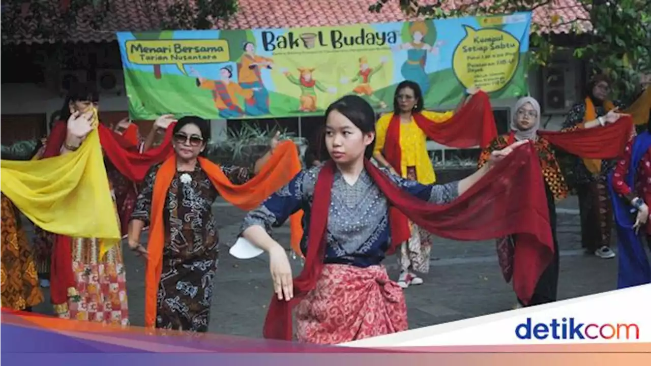 Hari Batik Nasional, Komunitas Bakul Budaya Gelar Acara Menari Massal