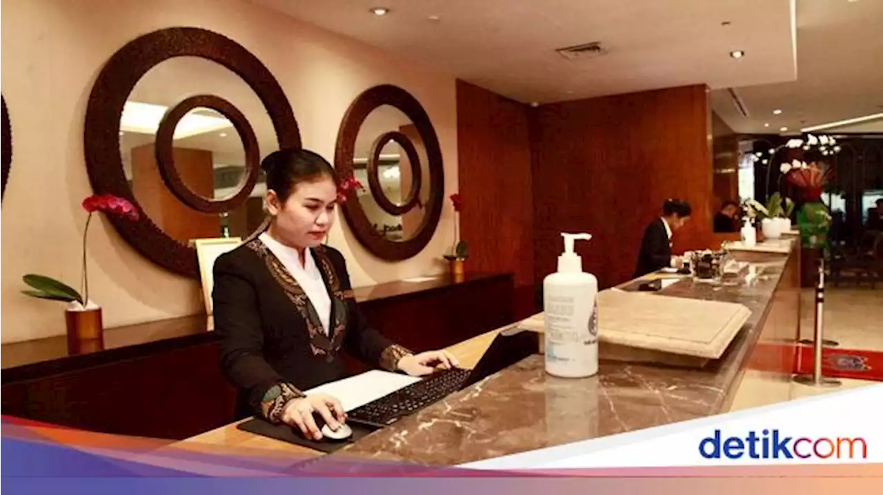 Karyawan Hotel Sultan Masih Setia Layani Tamu Meski Hati Galau