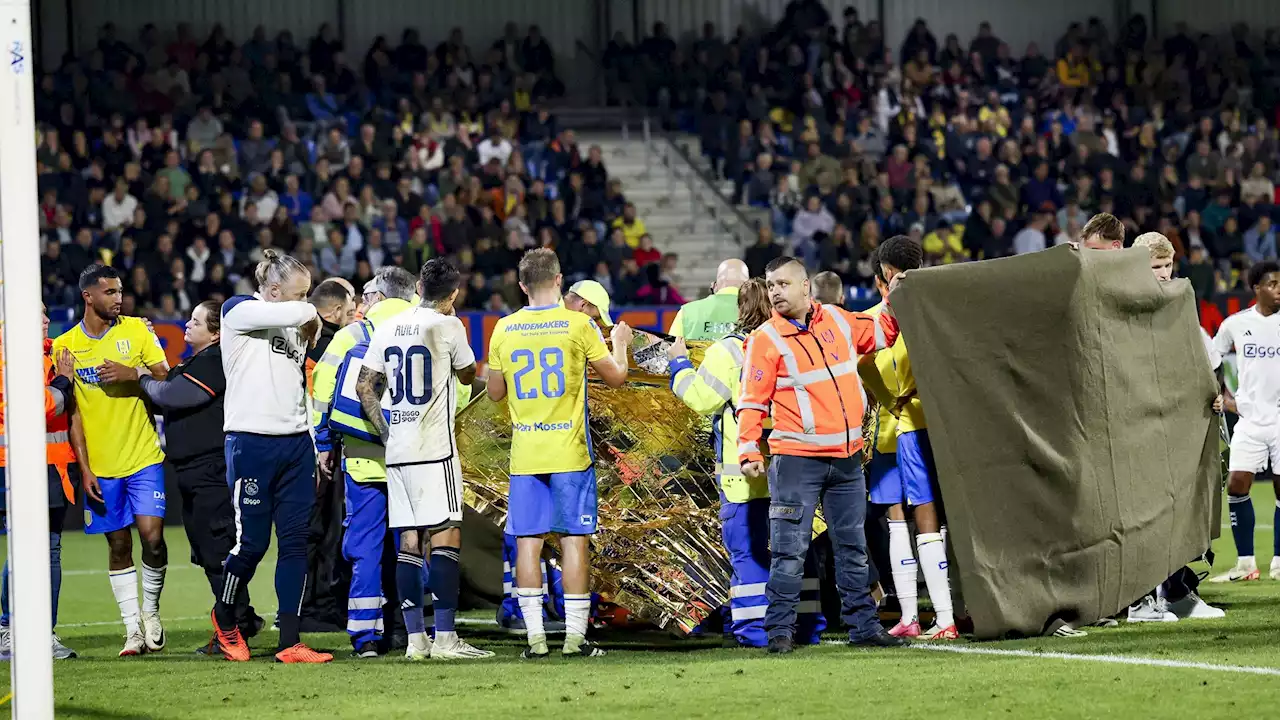 Abbruch bei Ajax-Spiel: Torhüter Etienne Vaessen von RKC Waalwijk nach Zusammenprall bewusstlos