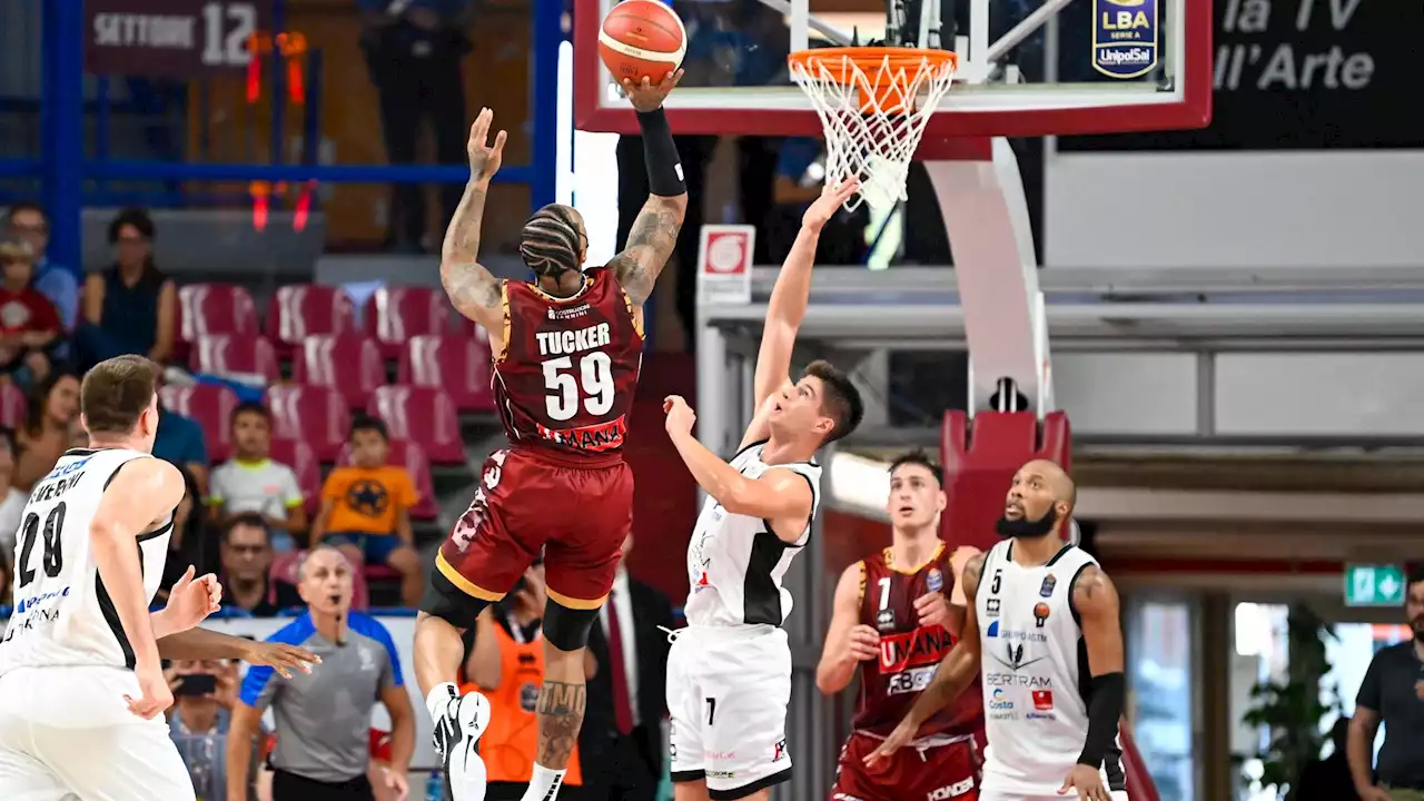 Venezia travolge 76-60 Tortona, Brescia piega Pesaro in volata 81-79