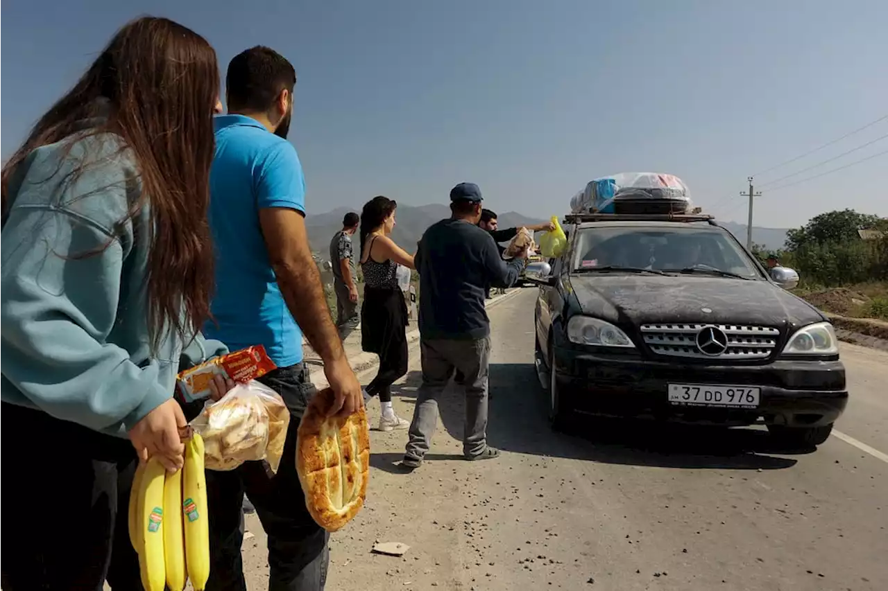 More than 100,000 refugees arrive in Armenia as exodus swells