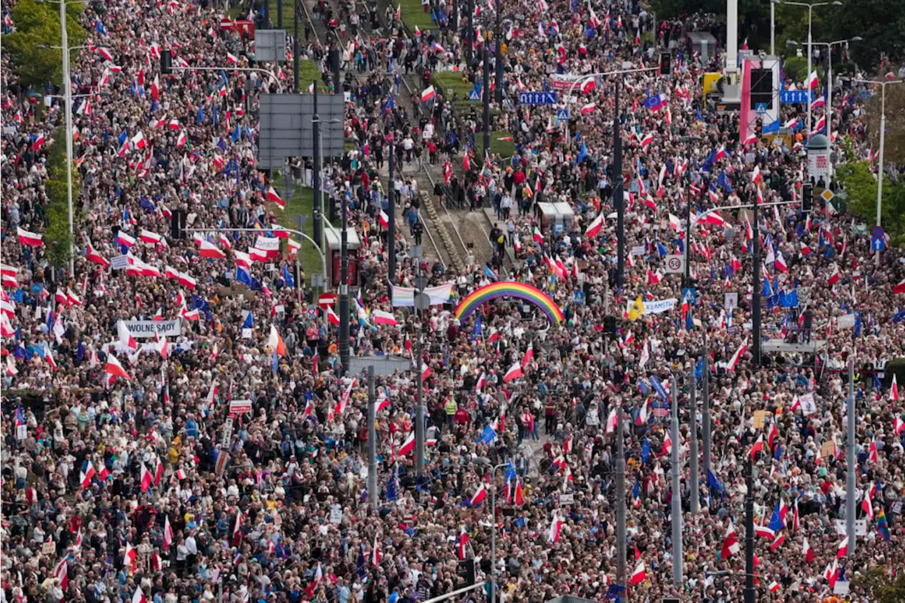 Thousands gather in Warsaw for opposition rally ahead of election