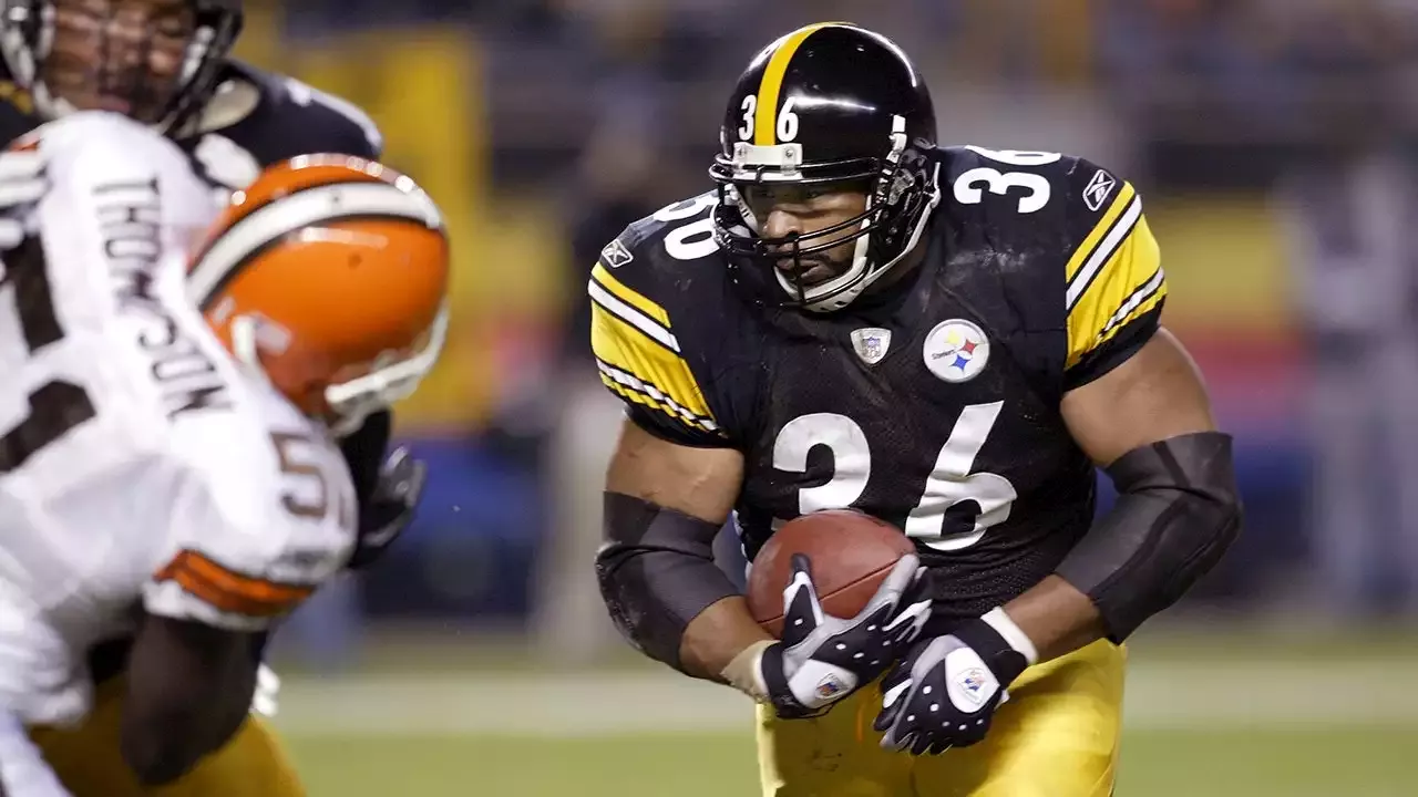 Pittsburgh Steelers Jerome Bettis became the the NFL seventh all-time  leading rusher, during the fourth quarter at Heinz Feild in Pittsburgh, in  the game against the San Diego Chargers on December 21