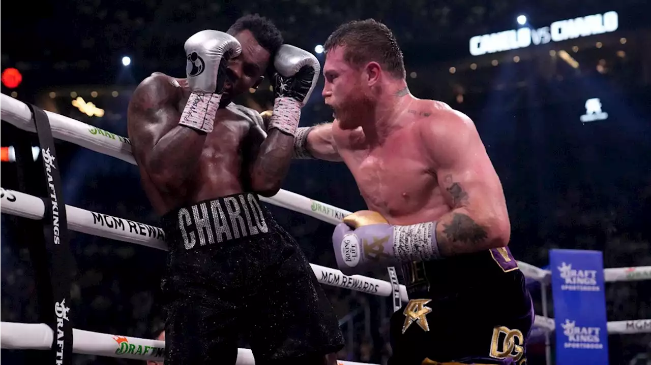 Saul Alvarez outpunches Jermell Charlo of Houston to win by unanimous decision