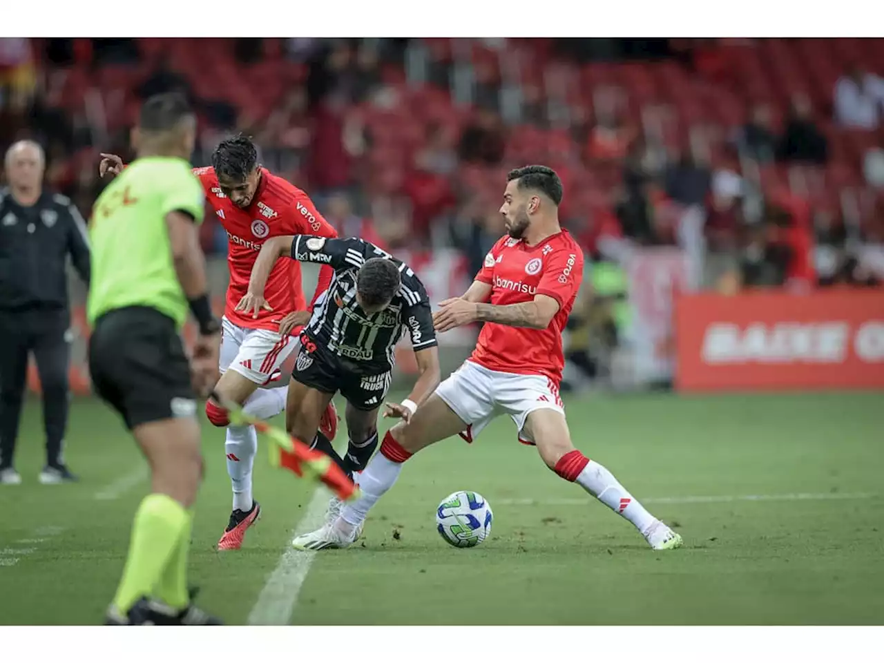 Com gols de Hulk e Igor Gomes, Atlético-MG bate Internacional; veja resultado