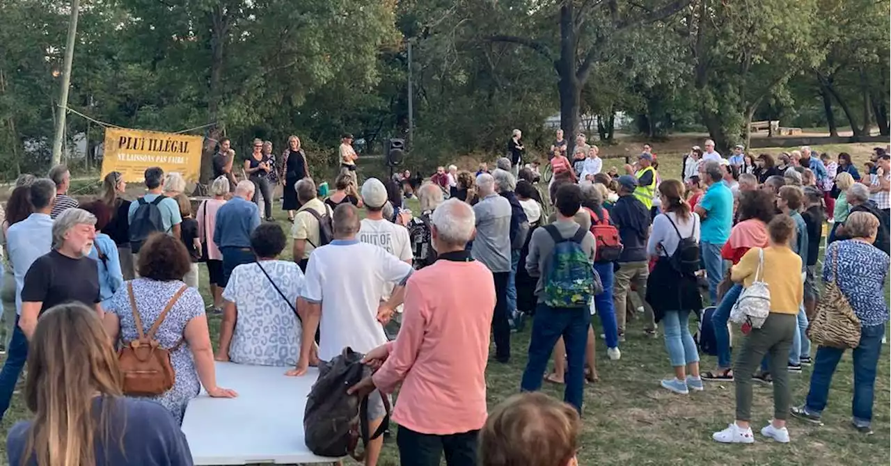 Aubagne : plus de 150 personnes rassemblées vendredi soir au parc de la Botte contre 'la bétonisation'