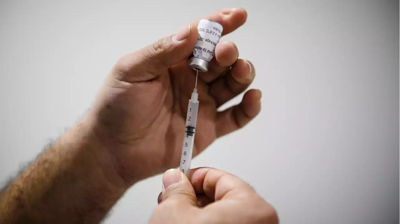 Pourquoi la campagne de vaccination contre le Covid a été avancée de deux semaines