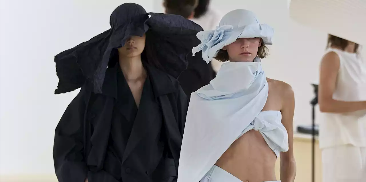 Issey Miyake, un’eleganza più che 'senza tempo' davvero fuori dal tempo