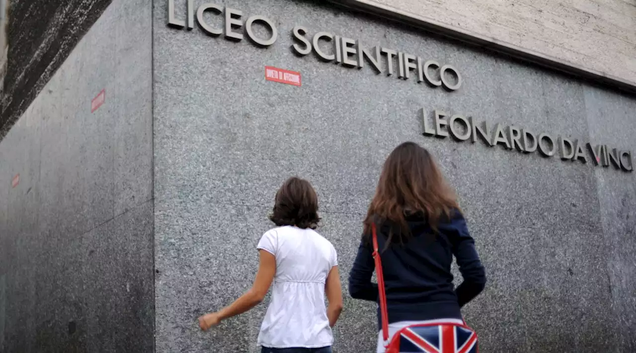 Milano, spruzzato spray al peperoncino: caos alla festa del liceo scientifico Leonardo