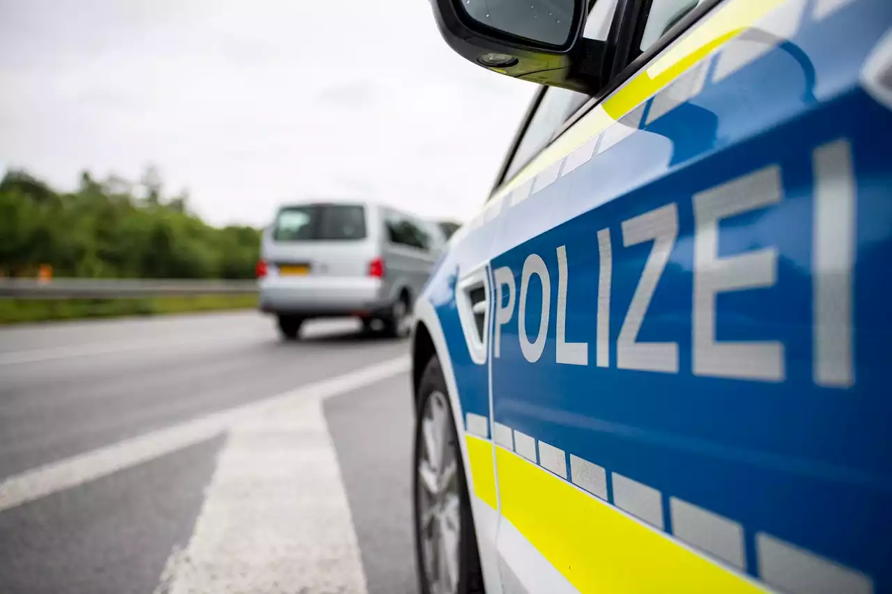 Autofahrer nach Flucht bei Unfall schwer verletzt