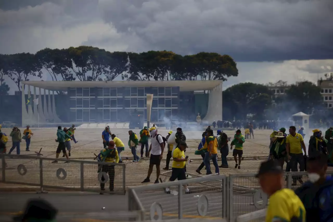 STF tem maioria para condenar mais 5 réus do 8/1