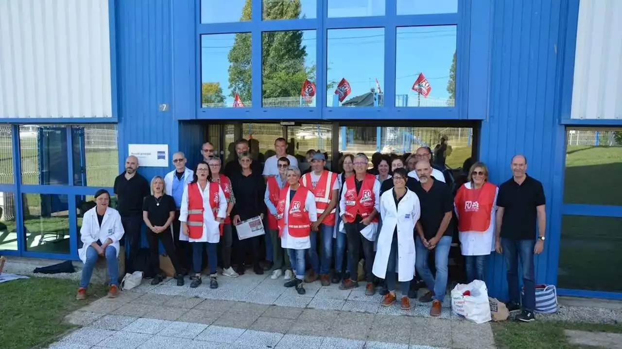 « De l’argent et de la reconnaissance » : à Fougères, des salariés de Zeiss se mettent en grève