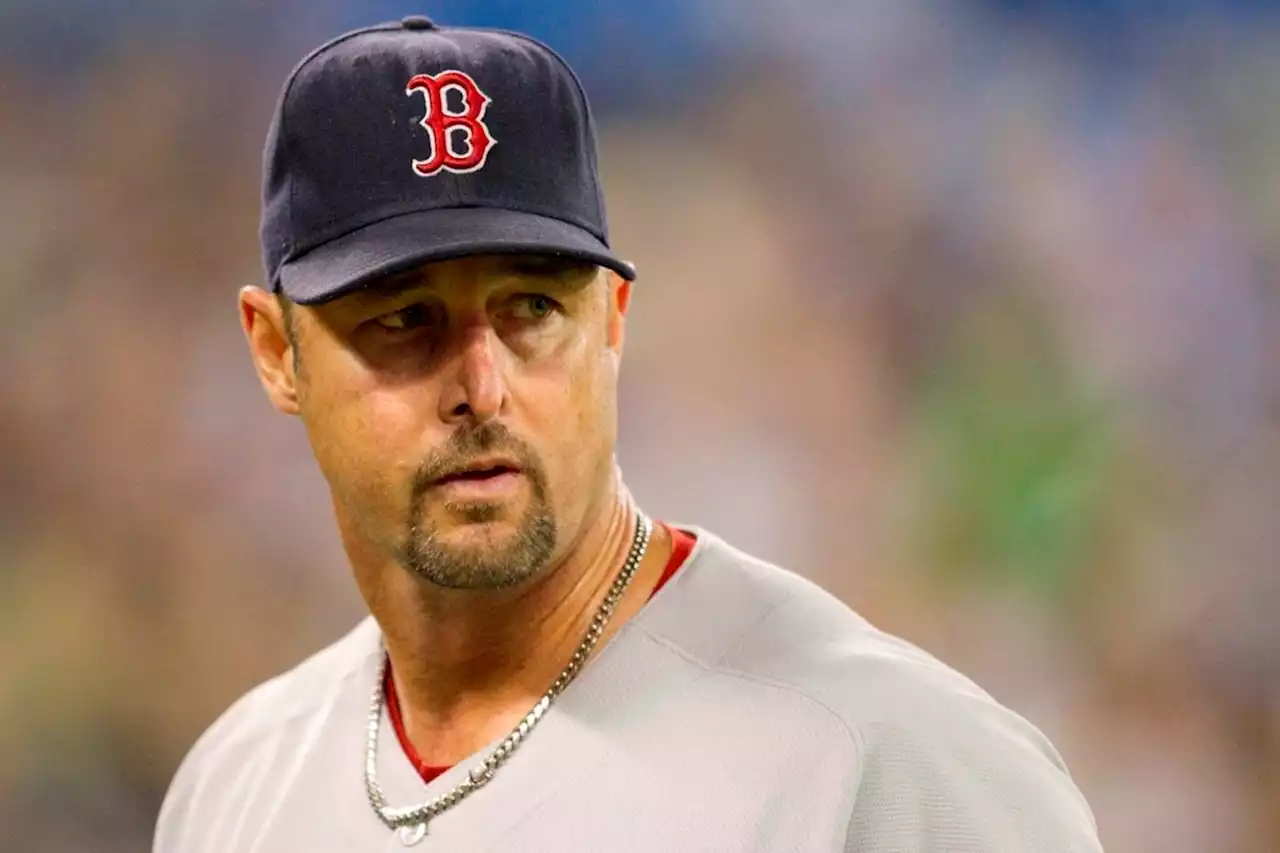 Tim Wakefield, who revived his career and Red Sox trophy case with knuckleball, has died at 57