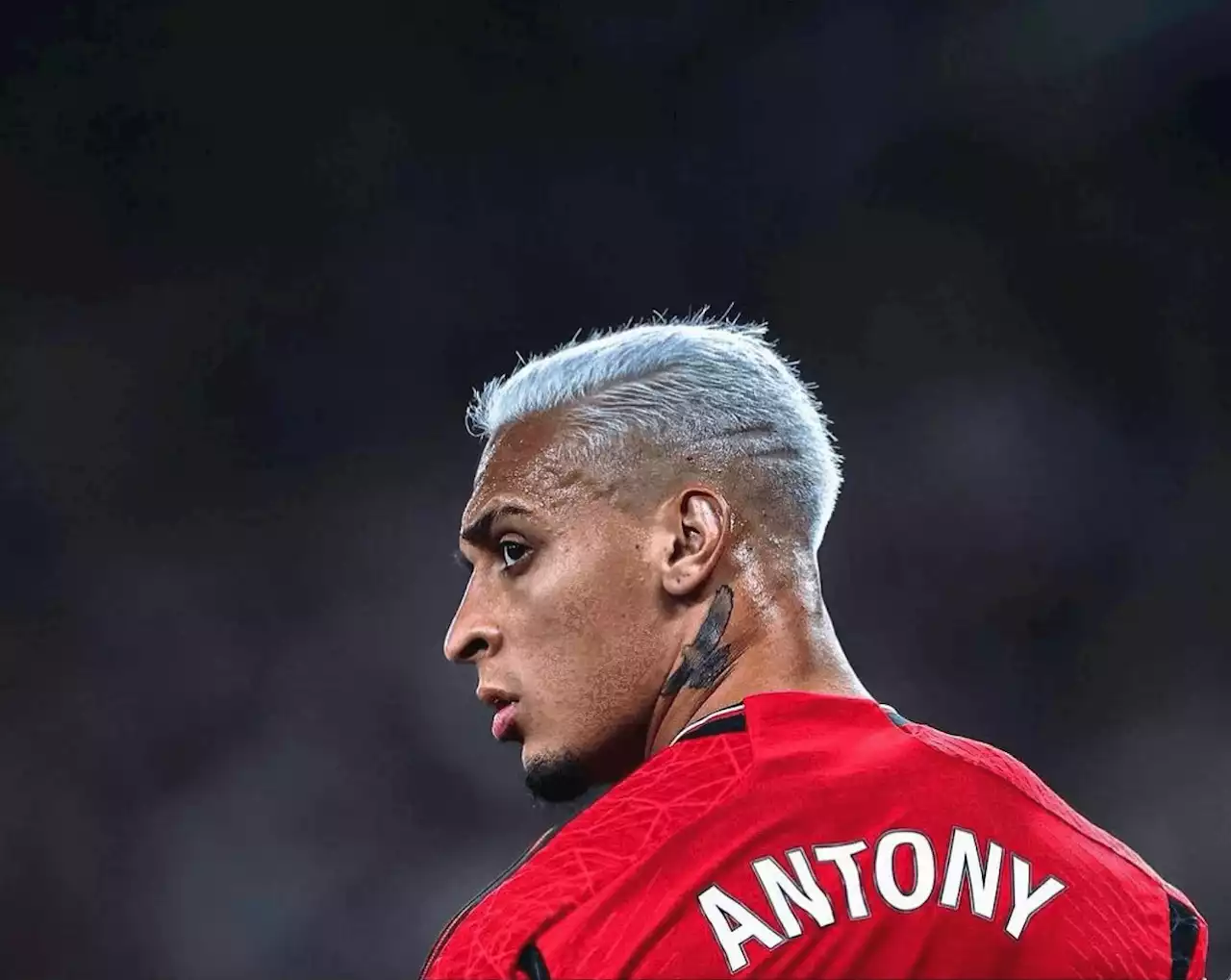 Manchester United anuncia reintegração de Antony