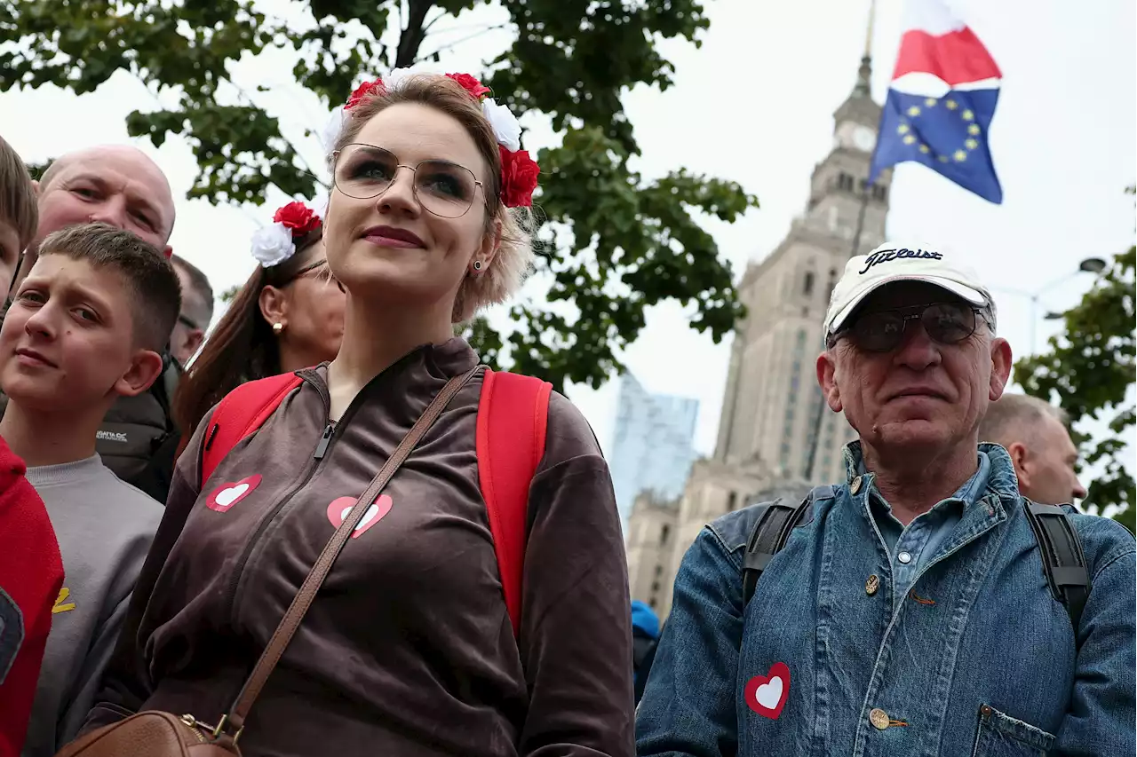 Thousands gather in Warsaw for opposition rally ahead of tight election