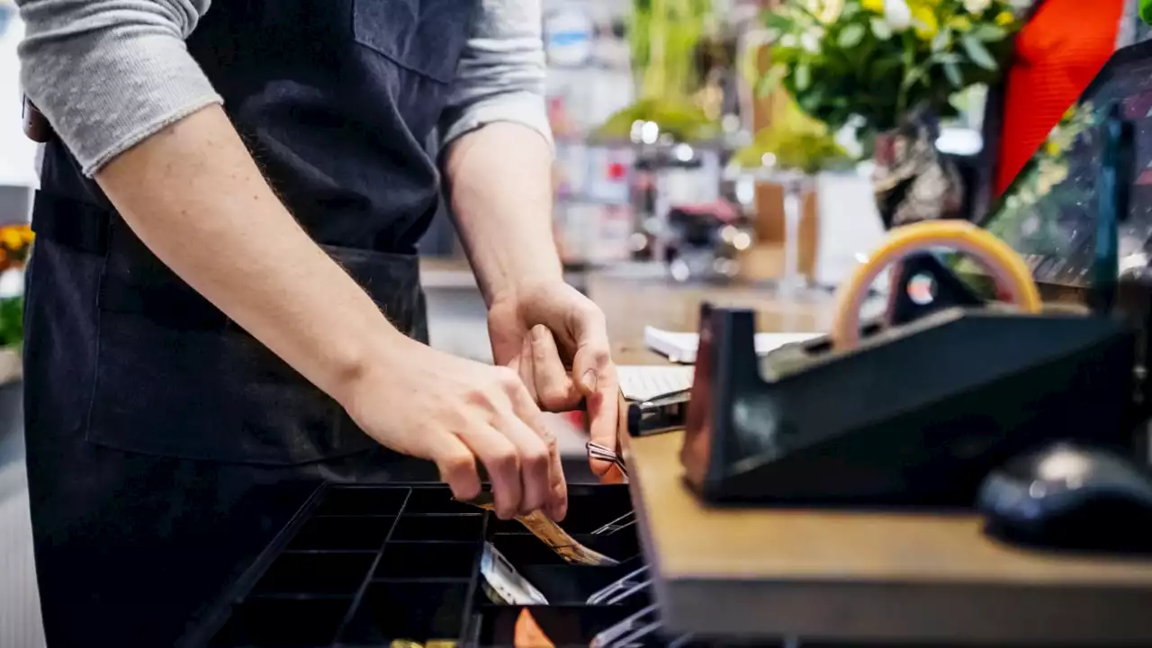 ‘Cash is king’: Rowan Dean urging Australians to ‘use more cash’ over card