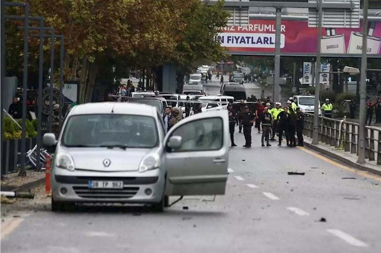 Attackers set off bomb at Turkey government building, Erdogan defiant