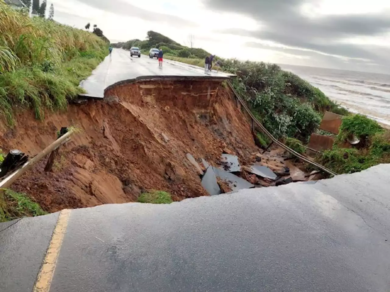 School holidays: Visitors urged to be cautious as Western Cape roads remain closed