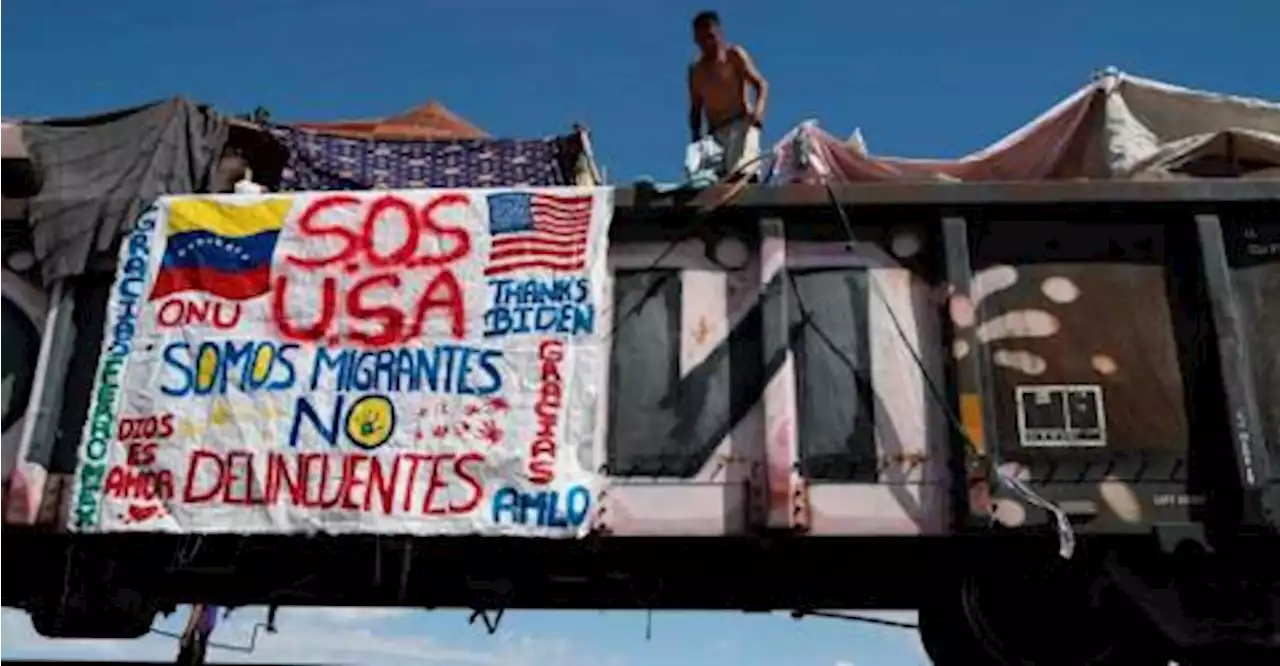 Stopped train left hundreds of migrants stranded in Mexican desert
