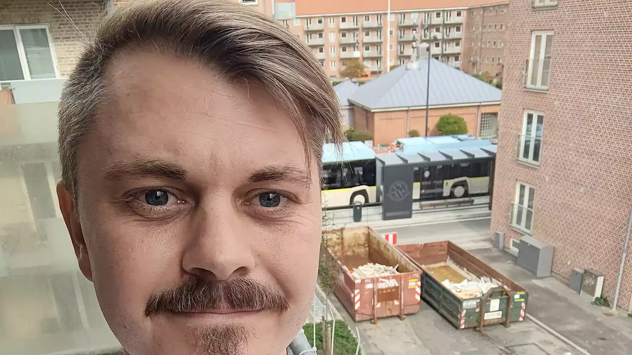 Mikkel bor 30 meter fra larmende ny plusbus-station: - De må gerne skrue ned til et passende niveau